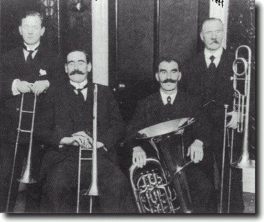trombones.jpg (33965 bytes)
